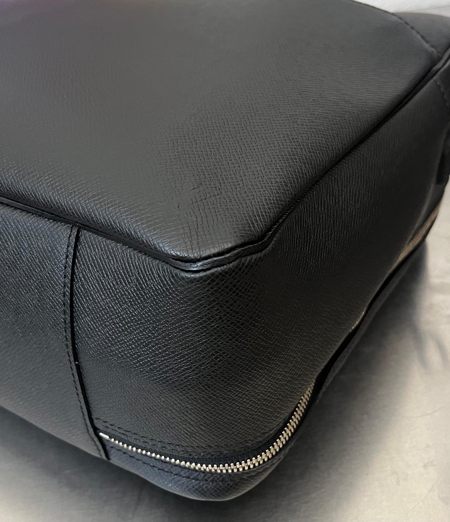 Louis Vuitton Overnight Taiga
