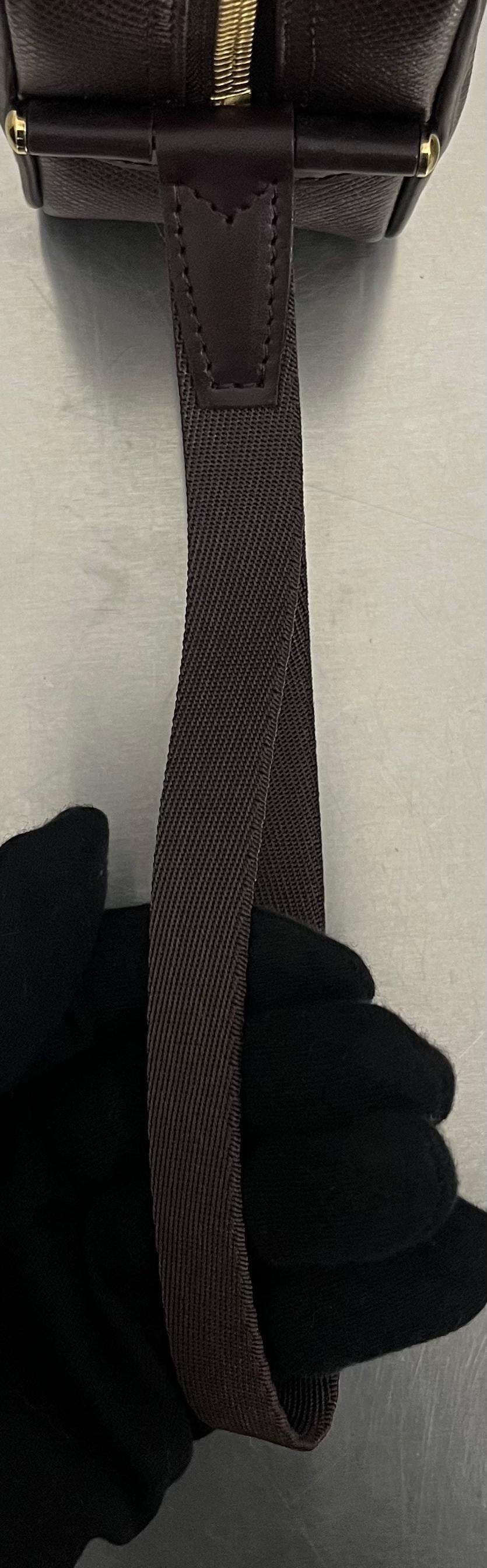 Louis Vuitton Karga Taiga Leder