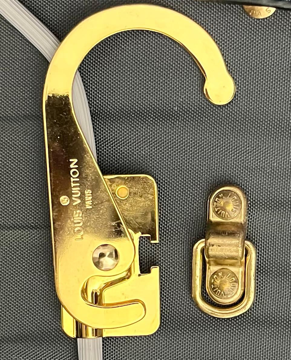 Louis Vuitton Helanga Taiga