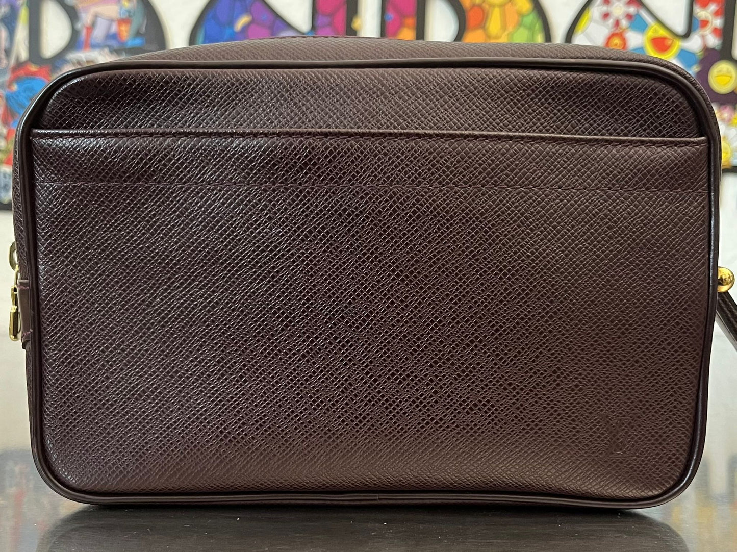 Louis Vuitton Karga Taiga Leder