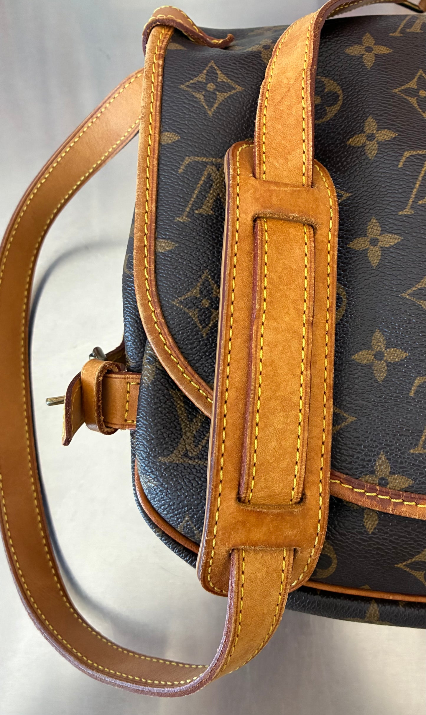 Louis Vuitton Saumur 30