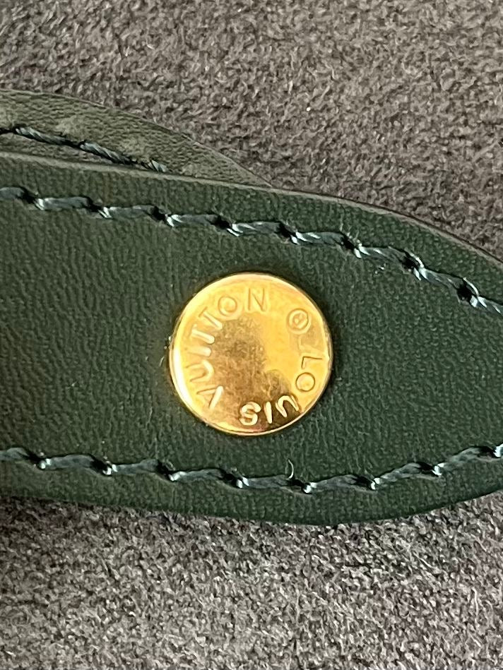 Louis Vuitton Helanga Taiga