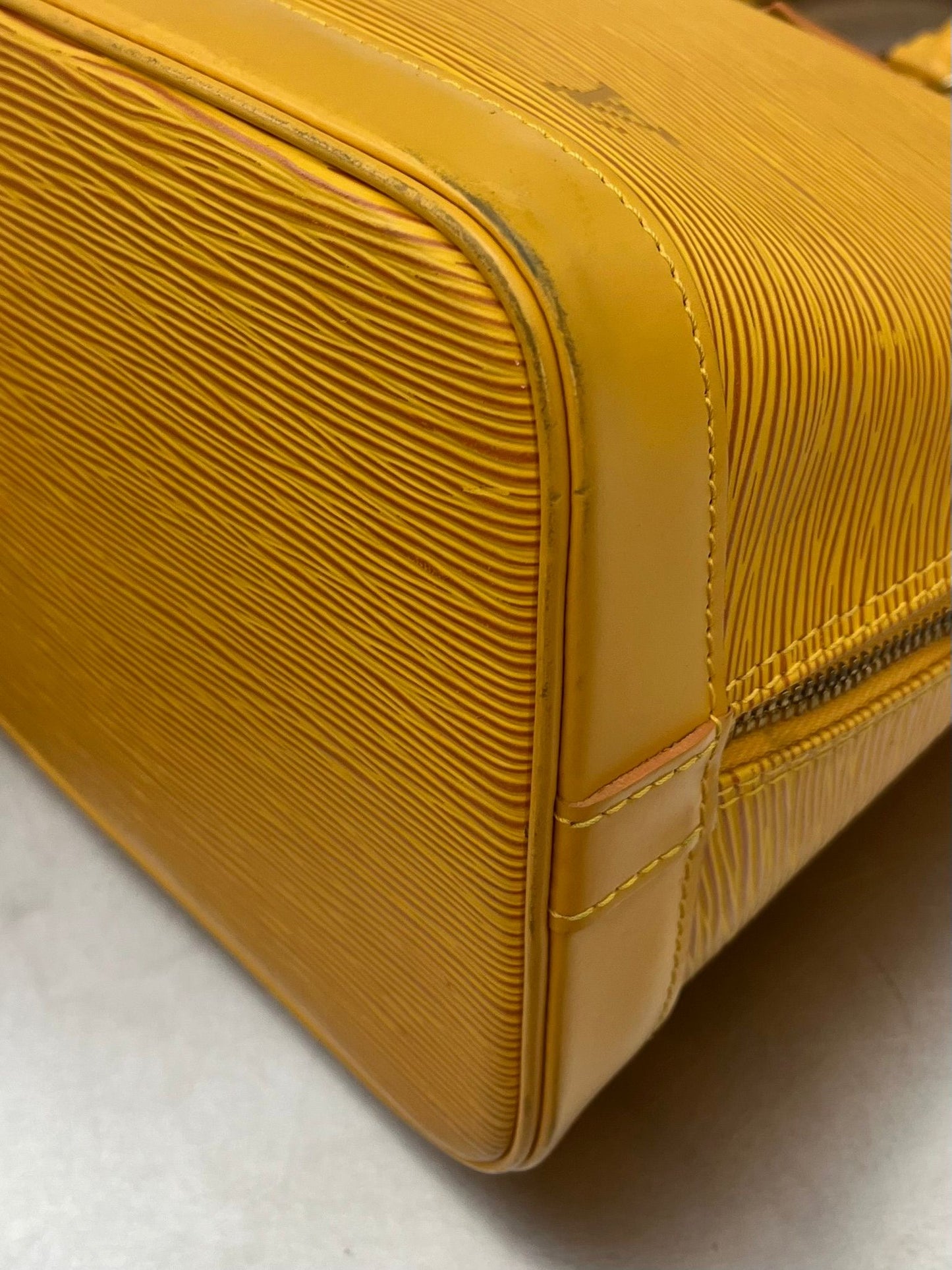 Louis Vuitton Alma PM Epi