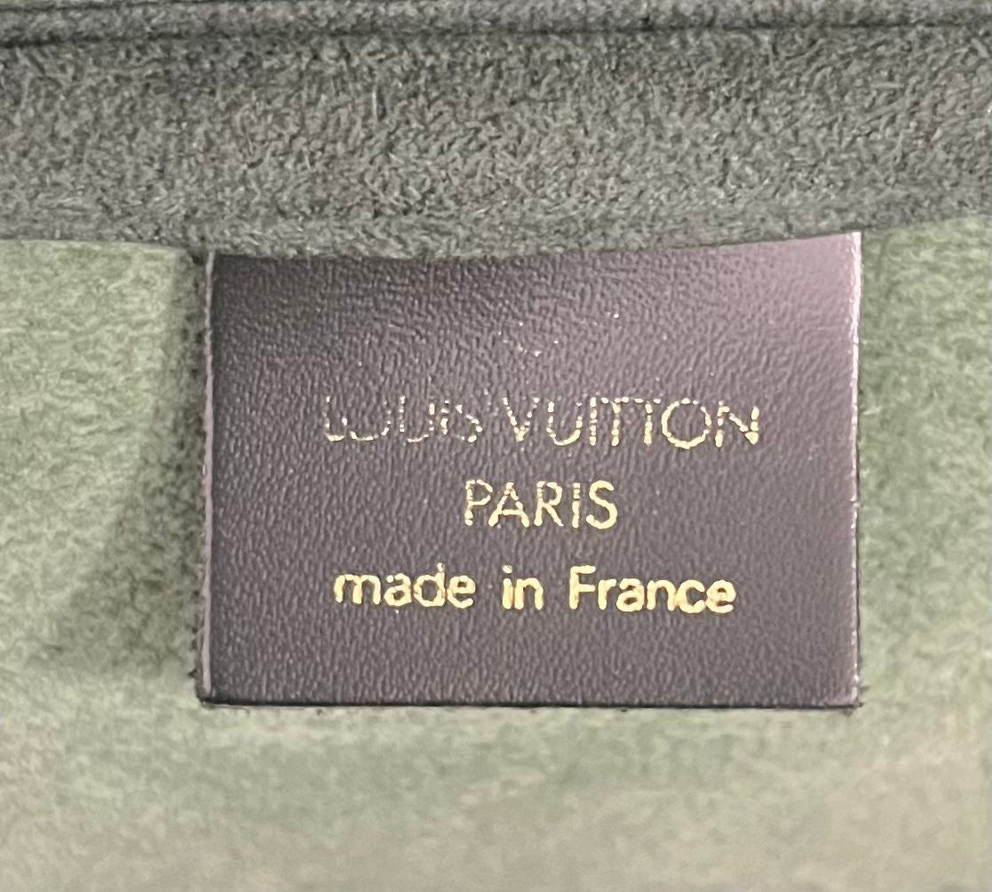 Louis Vuitton Kendall PM Taiga