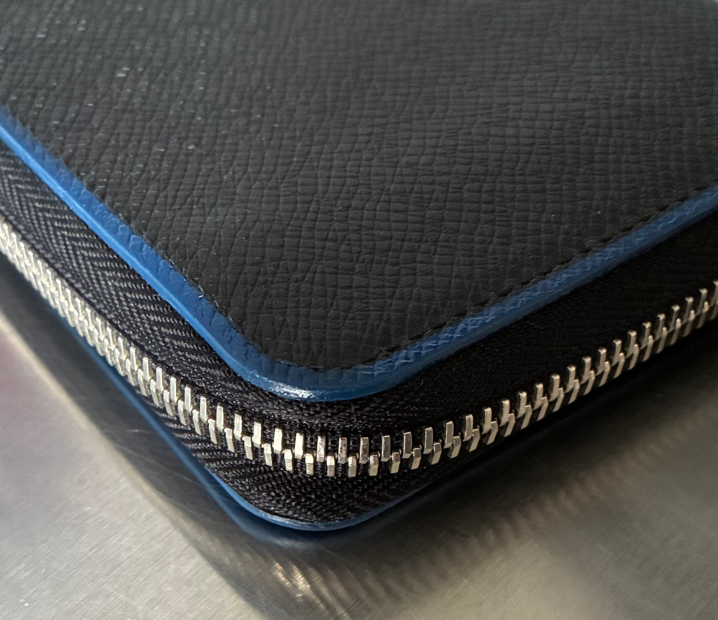 Louis Vuitton Zippy Vertical Taiga