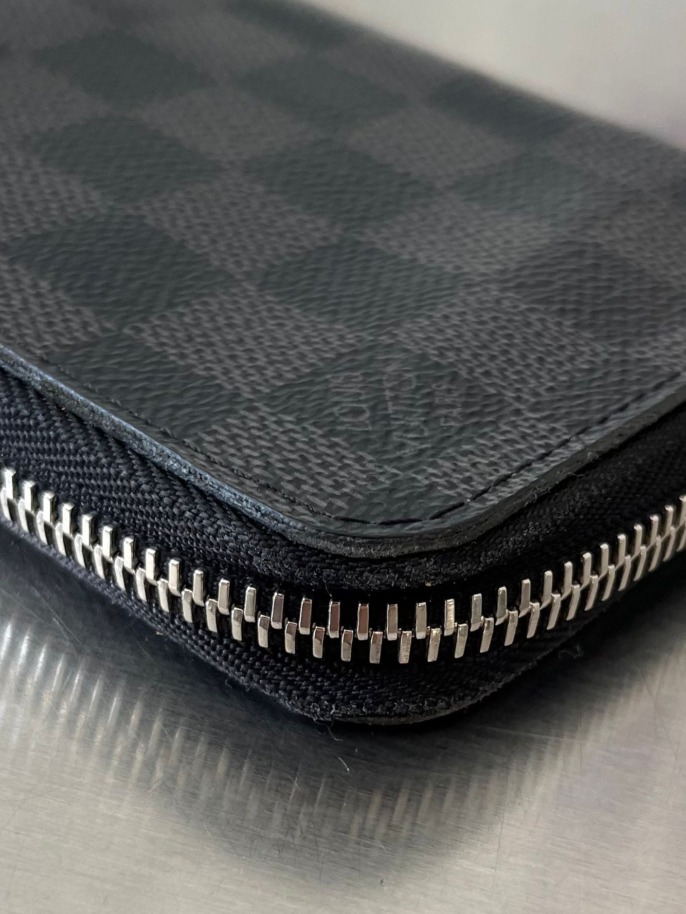 Louis Vuitton Zippy Vertical Damier