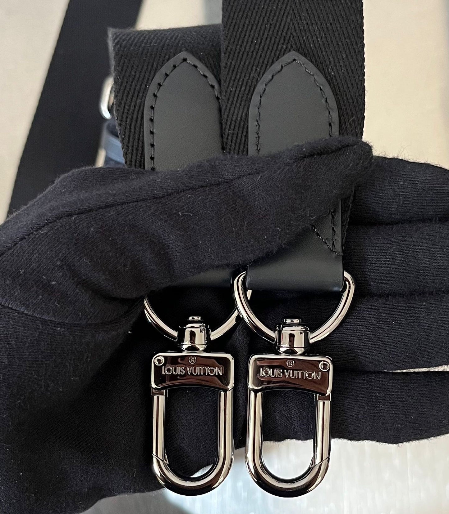 Louis Vuitton Kleiderschutzhülle Monogram Eclipse