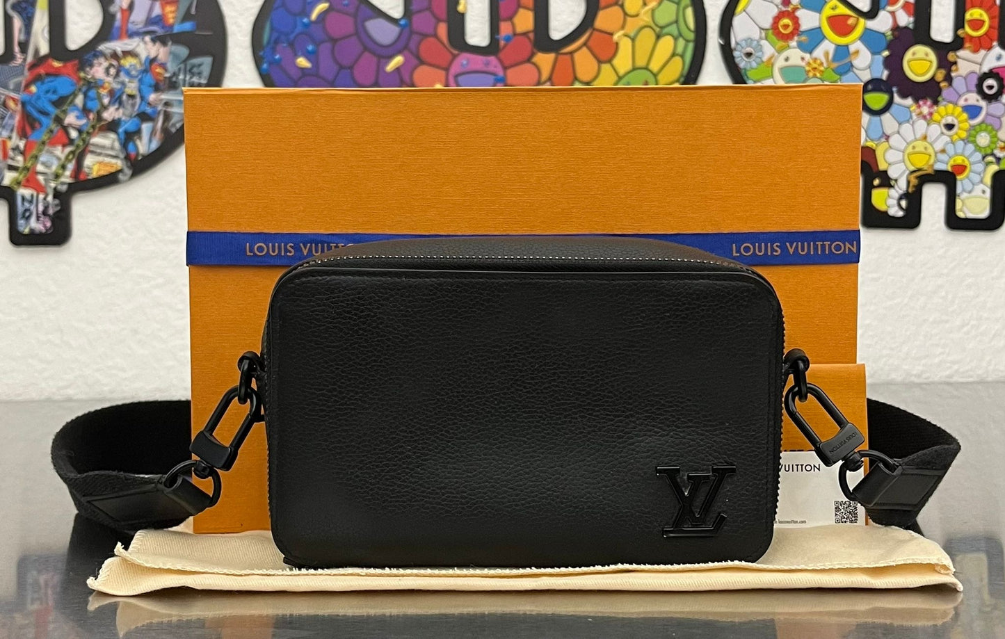 Louis Vuitton Alpha Wearable Geldbörse
