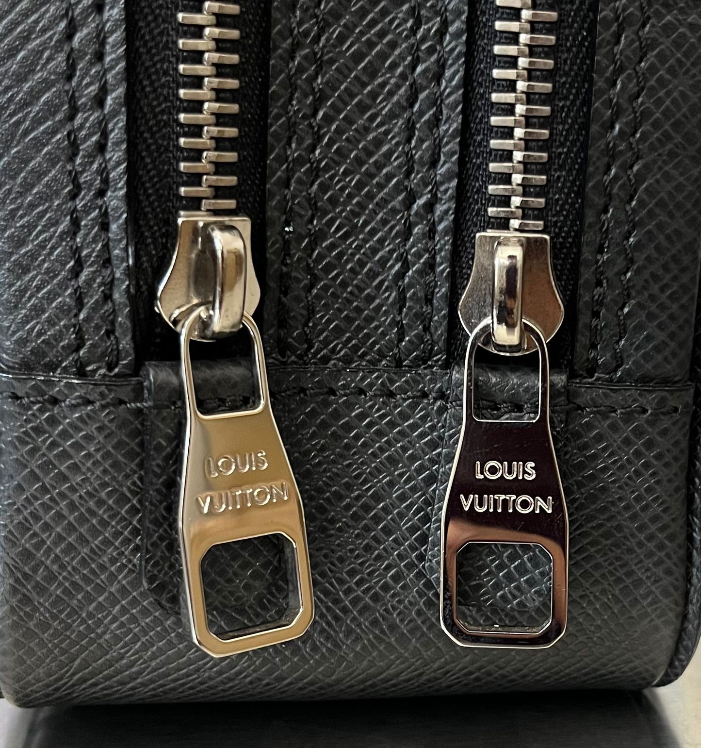 Louis Vuitton Neo Pavel Taiga
