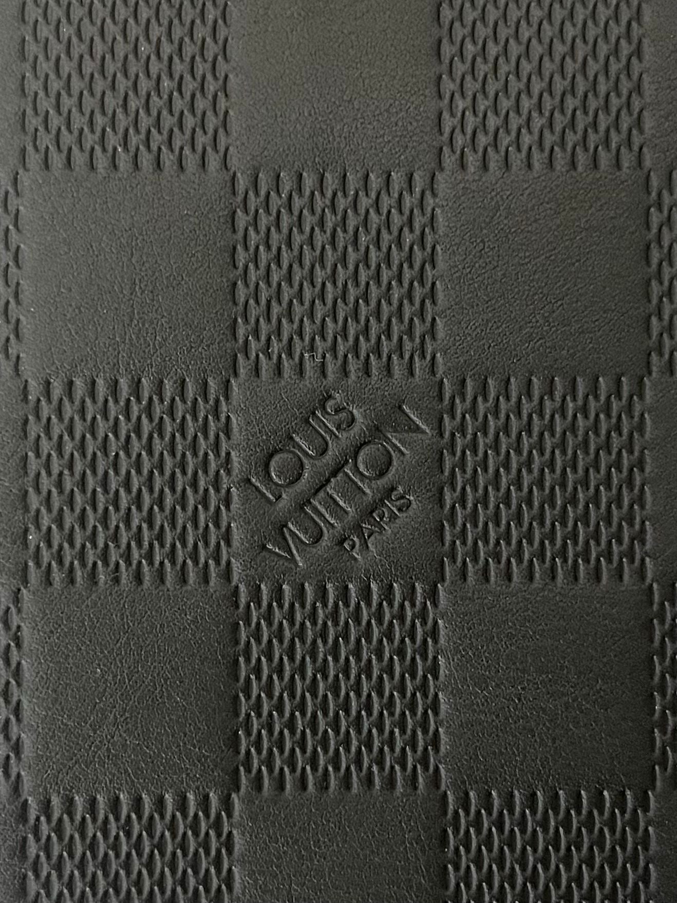 Louis Vuitton Brazza Infini Leder