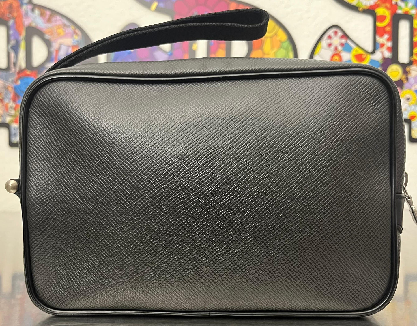 Louis Vuitton Karga Taiga Leder