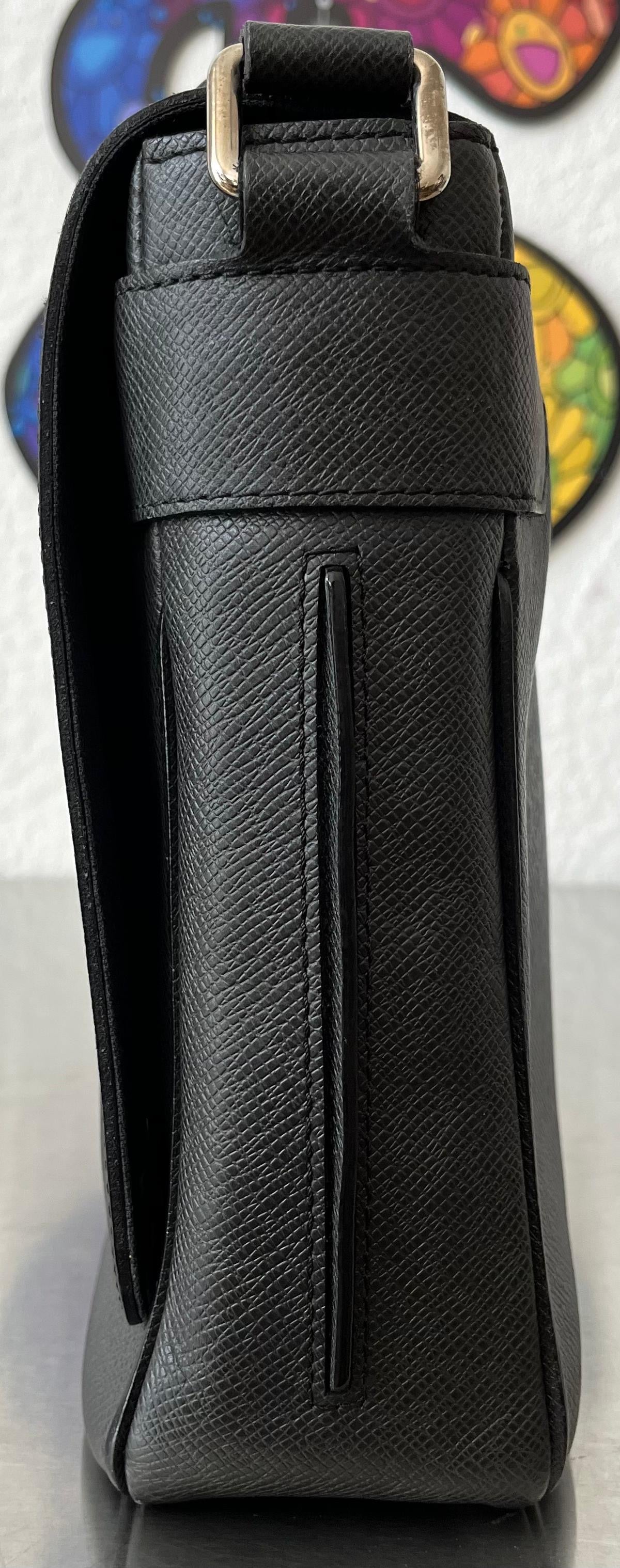 Louis Vuitton Roman PM Taiga Messenger