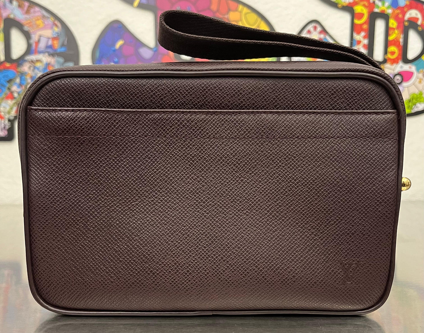 Louis Vuitton Karga Taiga Leder