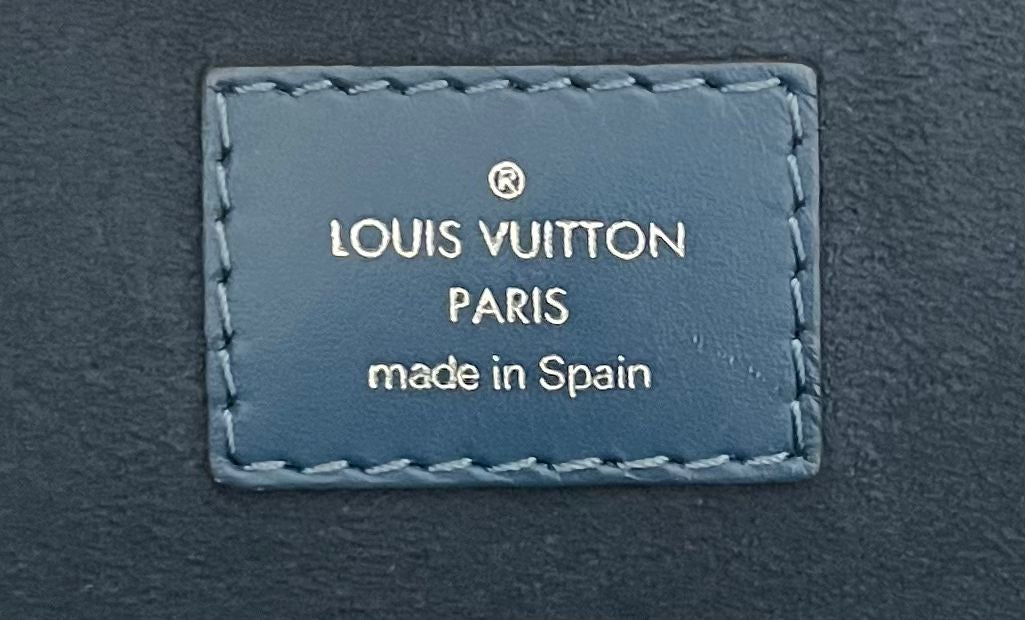Louis Vuitton Porte Documents Jour Epi