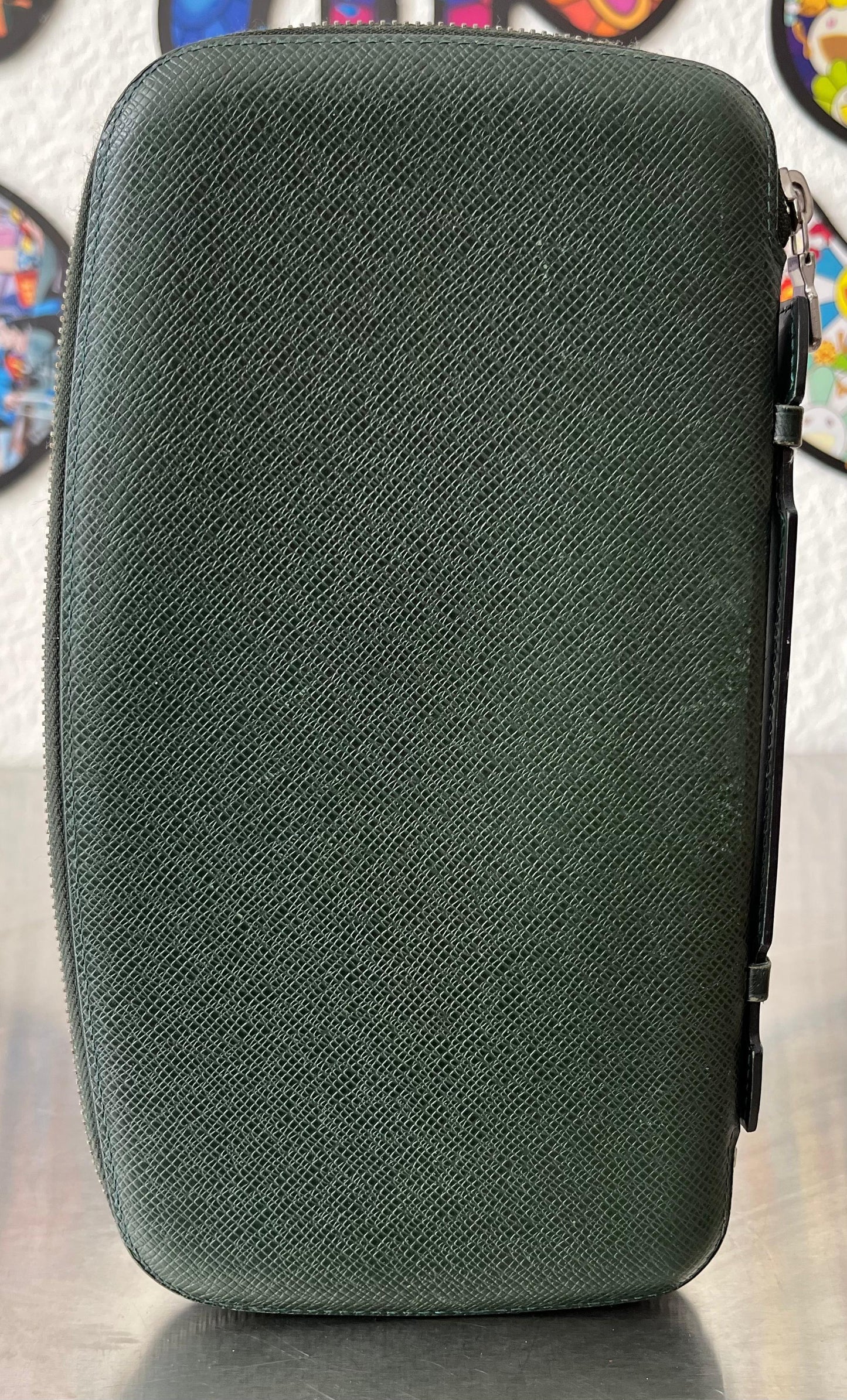 Louis Vuitton Atoll Organizer Taiga (Dunkelgrün)
