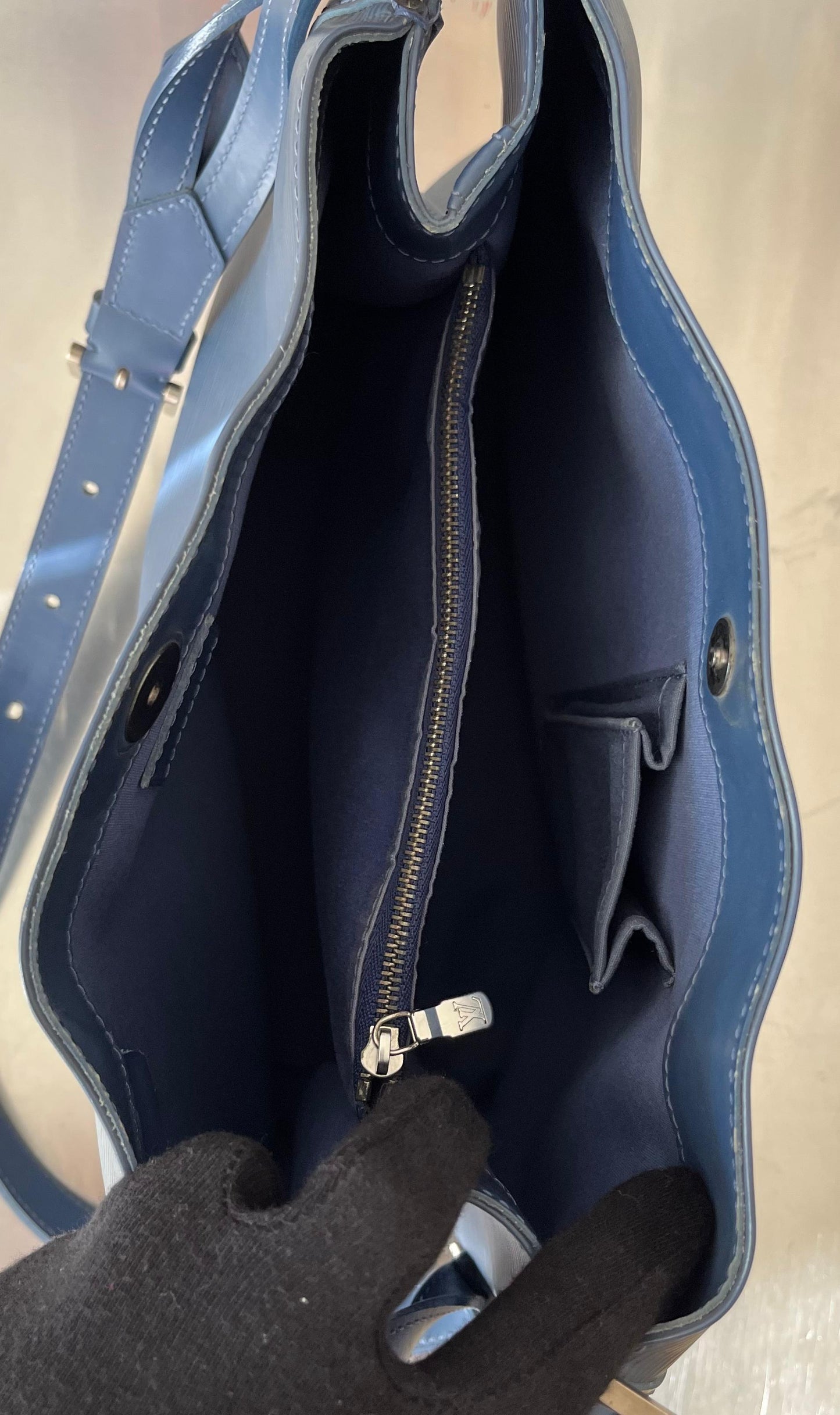 Louis Vuitton Mandela MM Epi