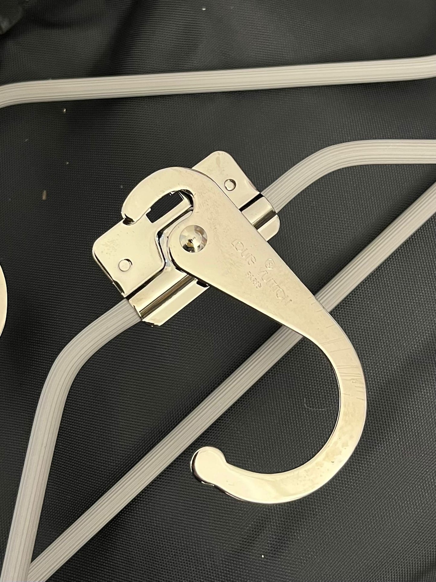 Louis Vuitton Cinq Cintre Kleidersack