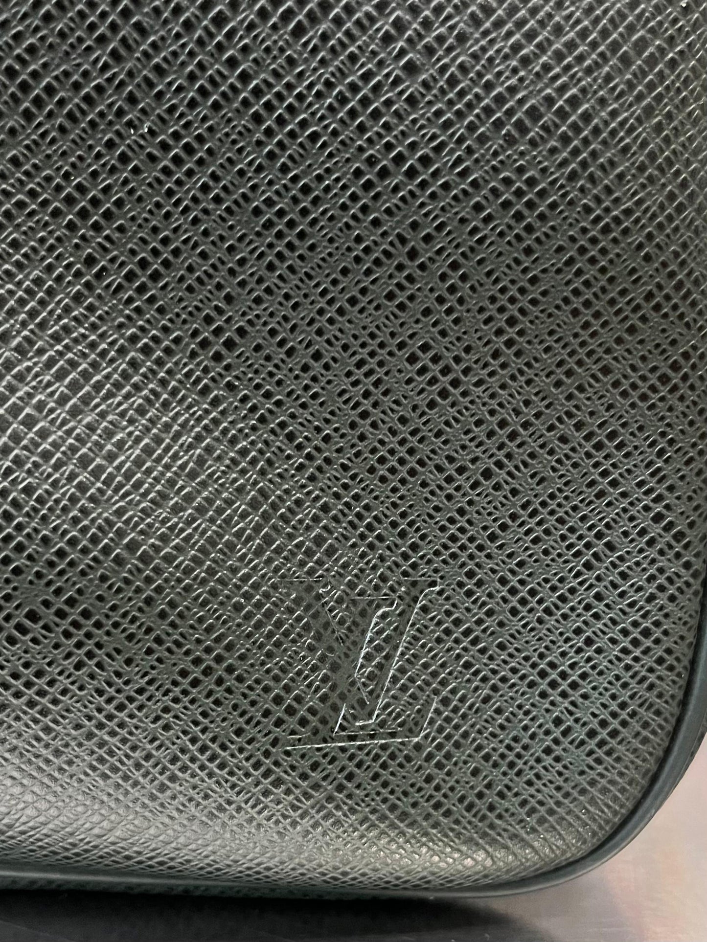 Louis Vuitton Kendall PM Taiga