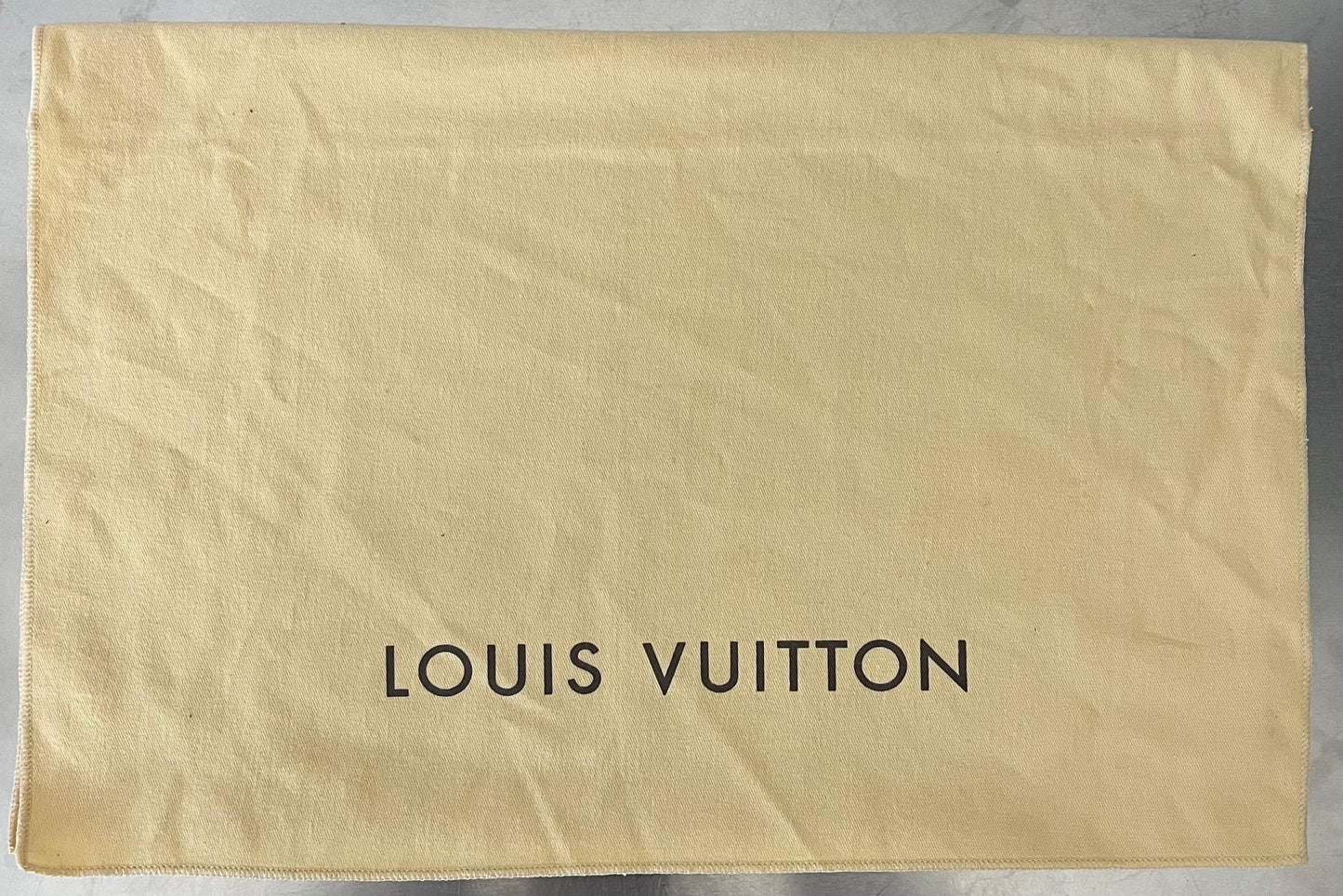 Louis Vuitton Porte Documents Minuto Taiga