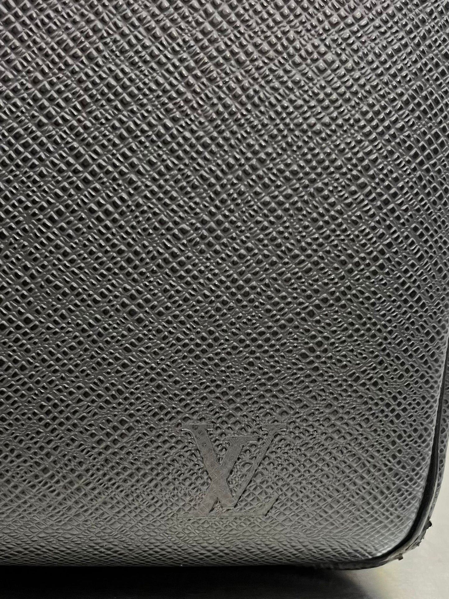 Louis Vuitton Helanga Taiga