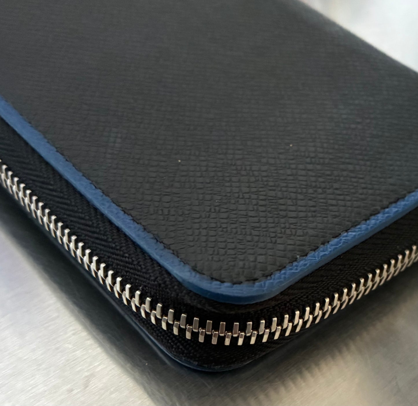 Louis Vuitton Zippy Vertical Taiga