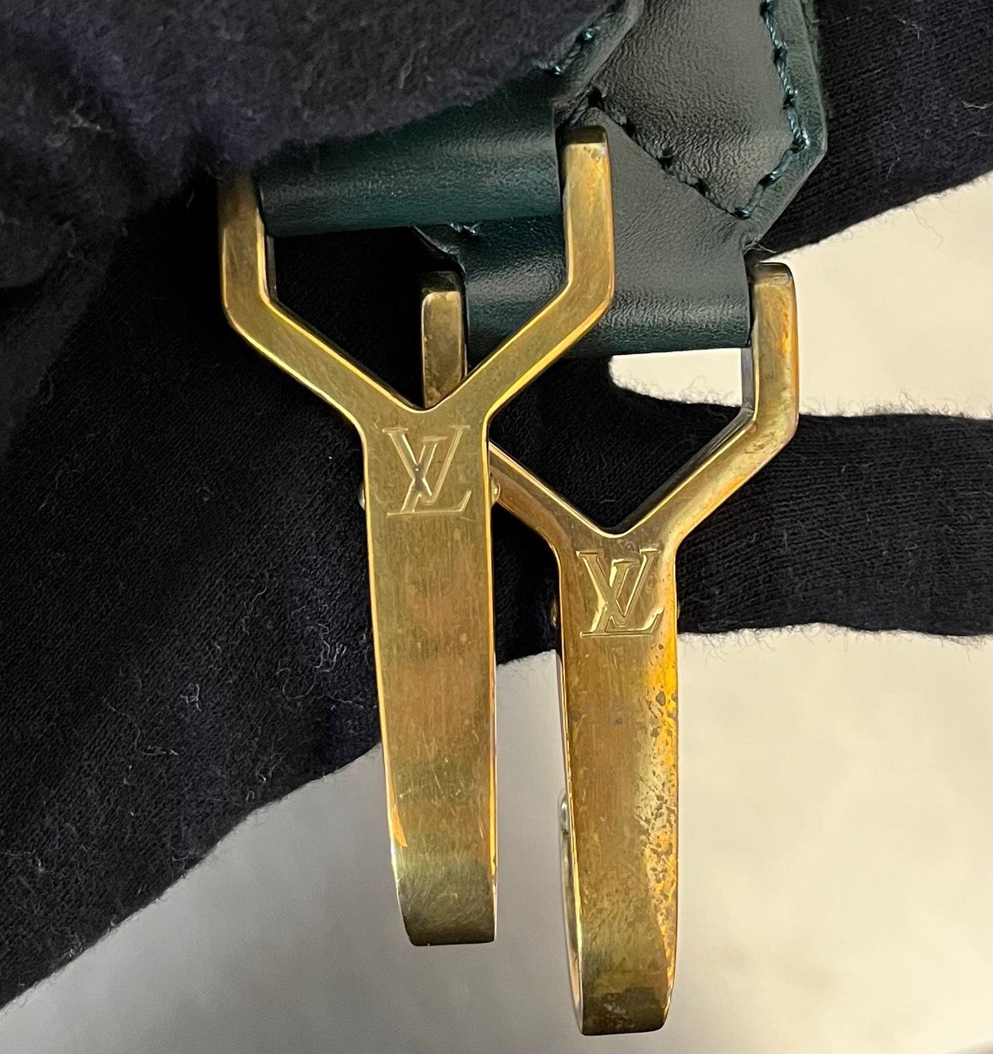 Louis Vuitton Kendall PM Taiga (Dunkelgrün)