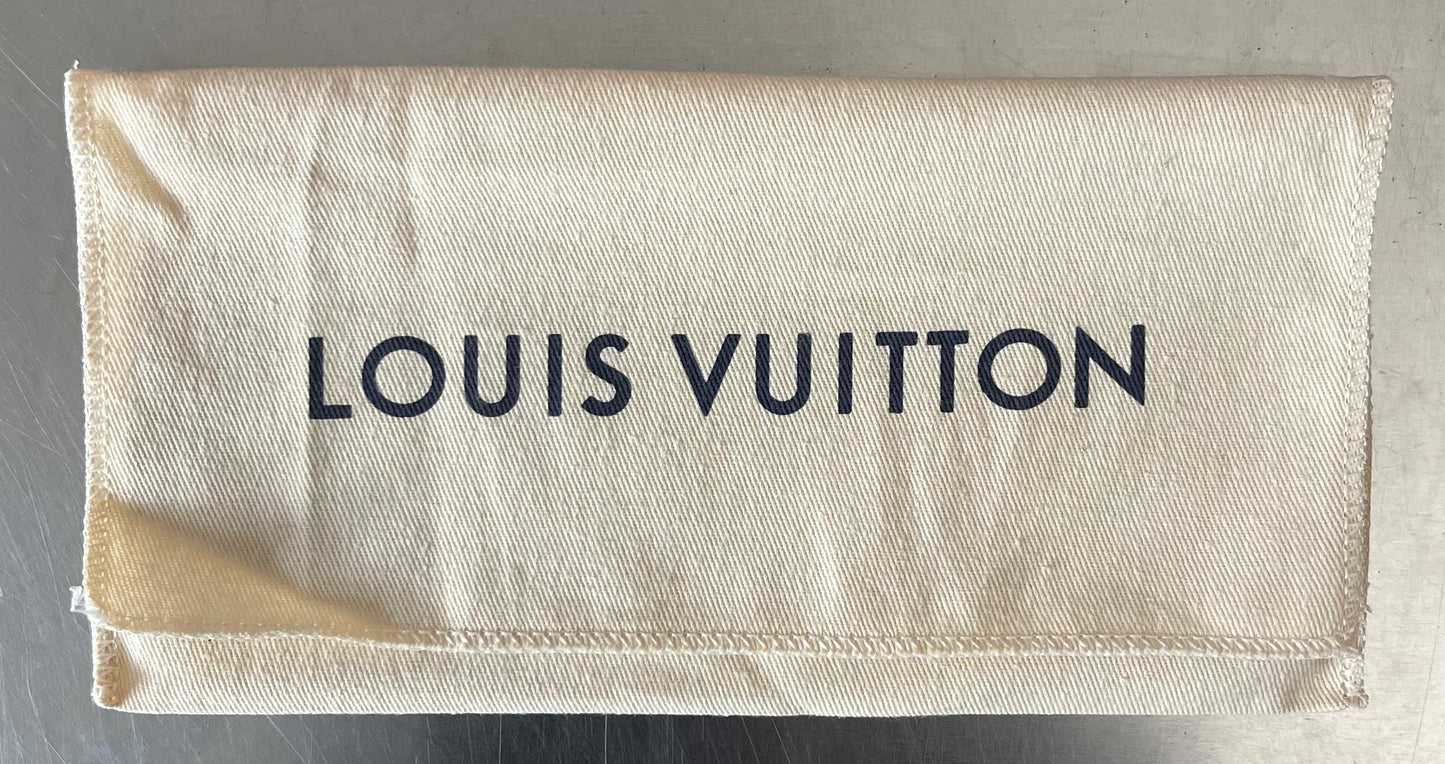 Louis Vuitton Shadow Pochette Discovery PM Leder