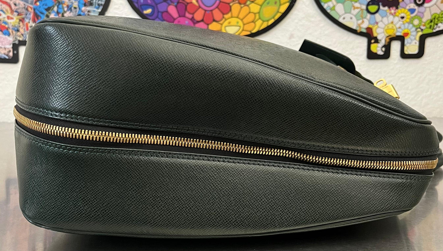 Louis Vuitton Helanga Taiga