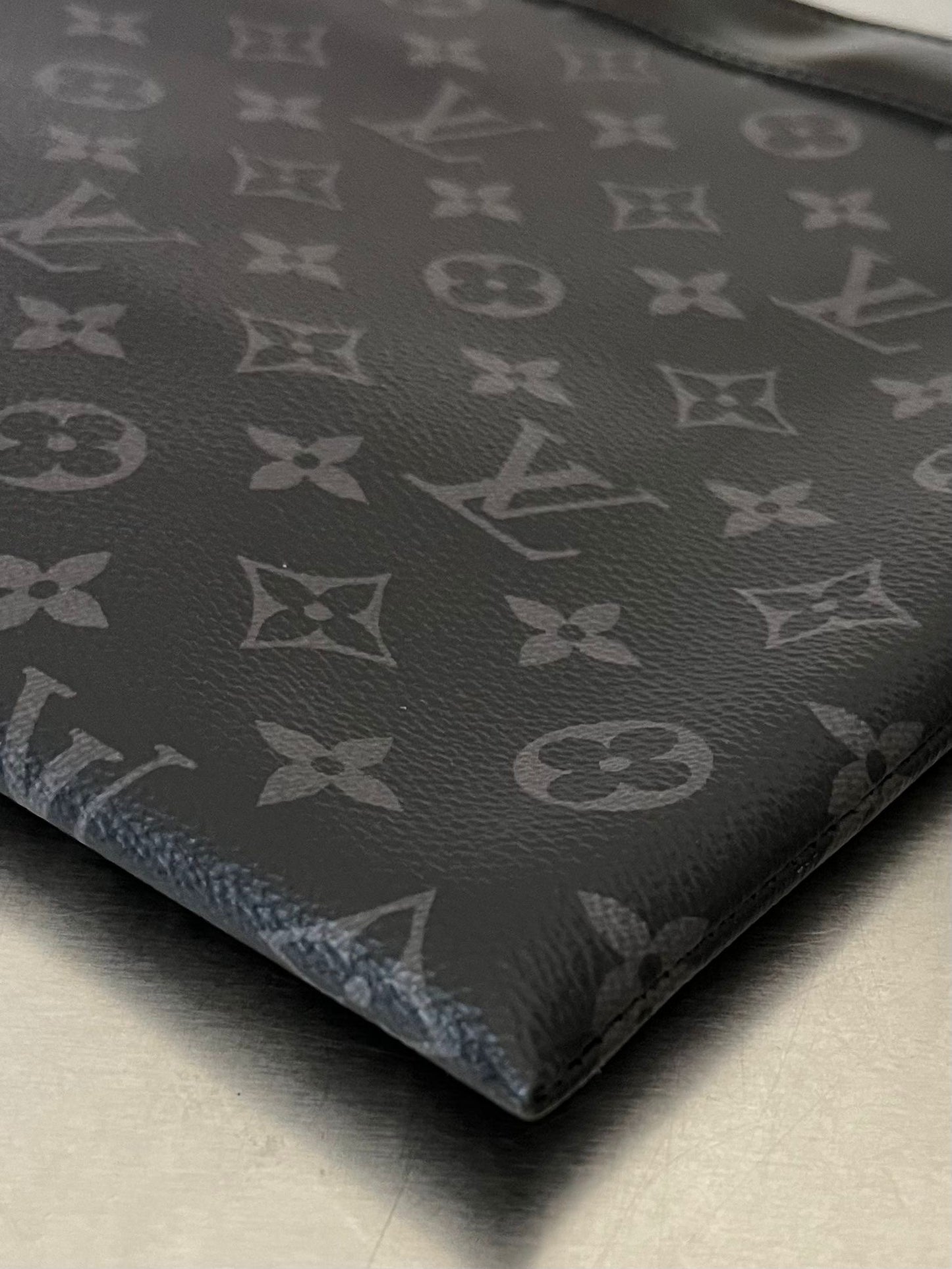 Louis Vuitton Pochette Discovery GM