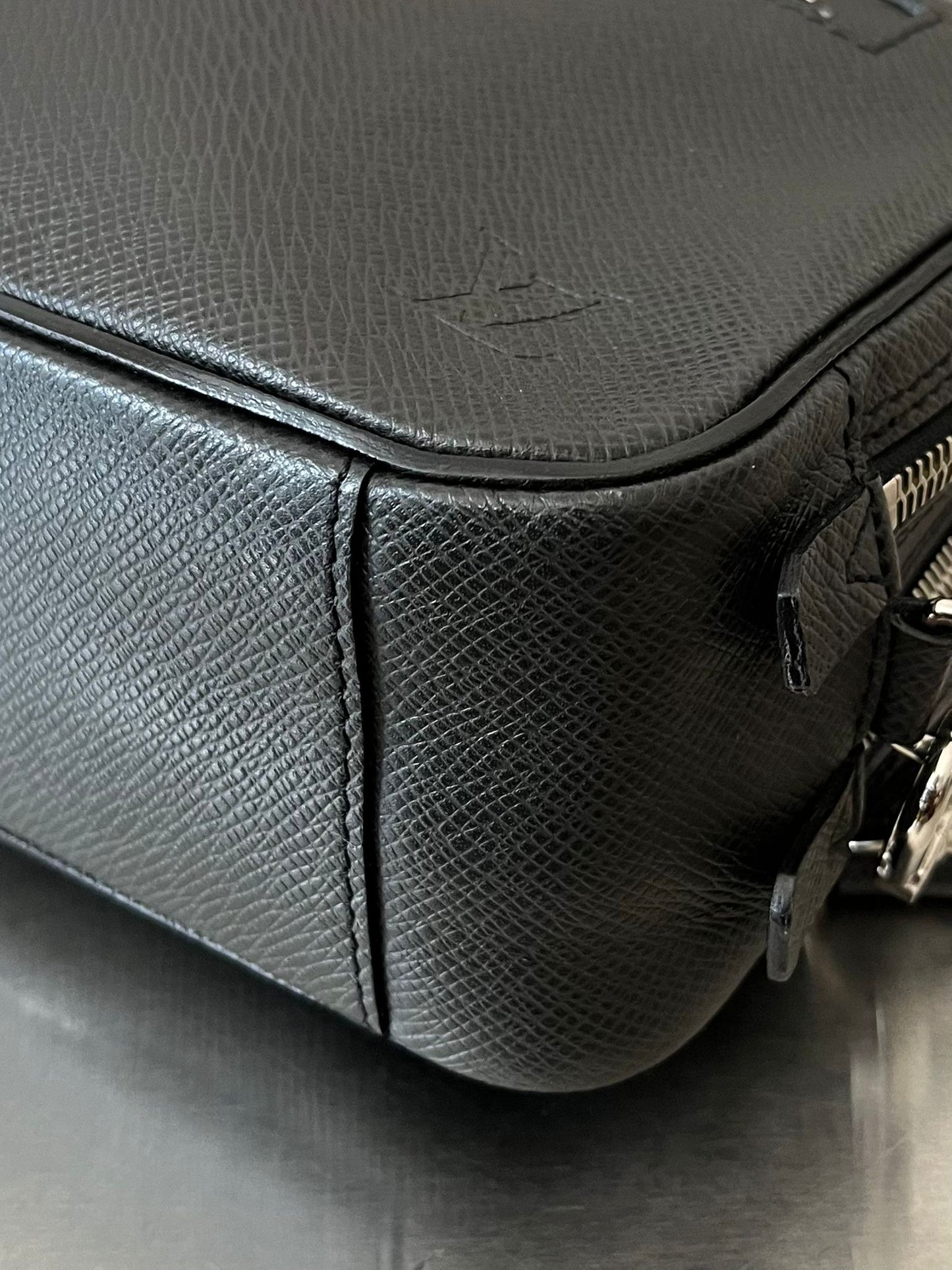 Louis Vuitton Neo Pavel Taiga