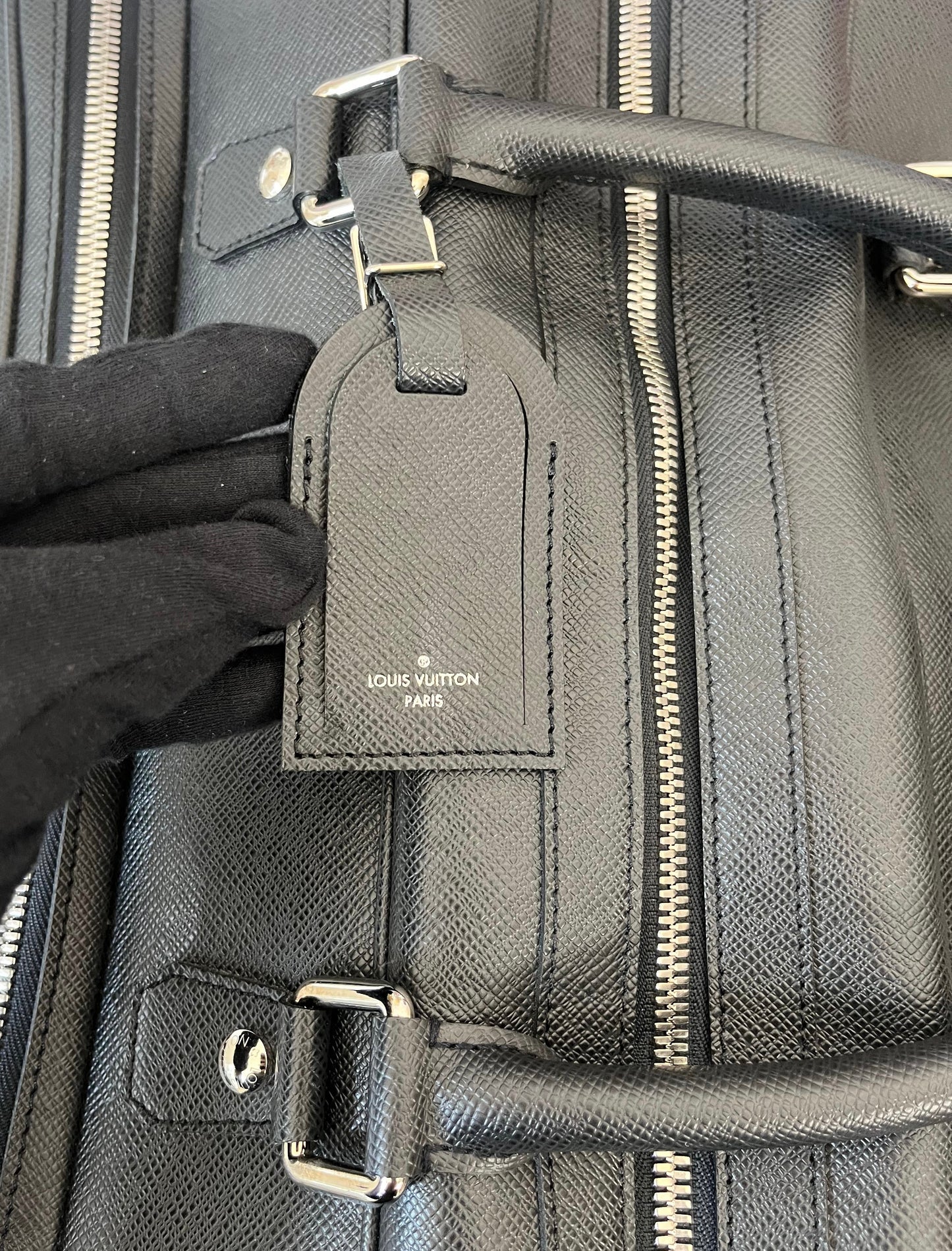 Louis Vuitton Nikolai  Taiga Leder