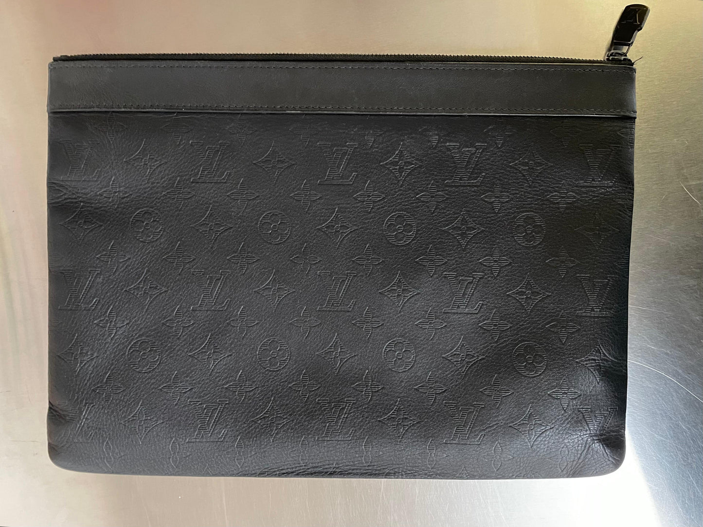 Louis Vuitton Shadow Pochette Discovery GM Leder