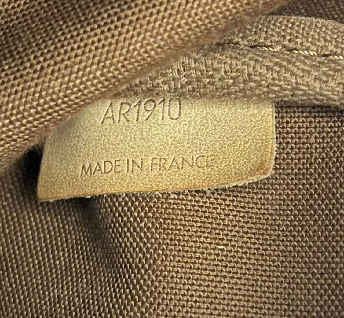 Louis Vuitton Saumur 30