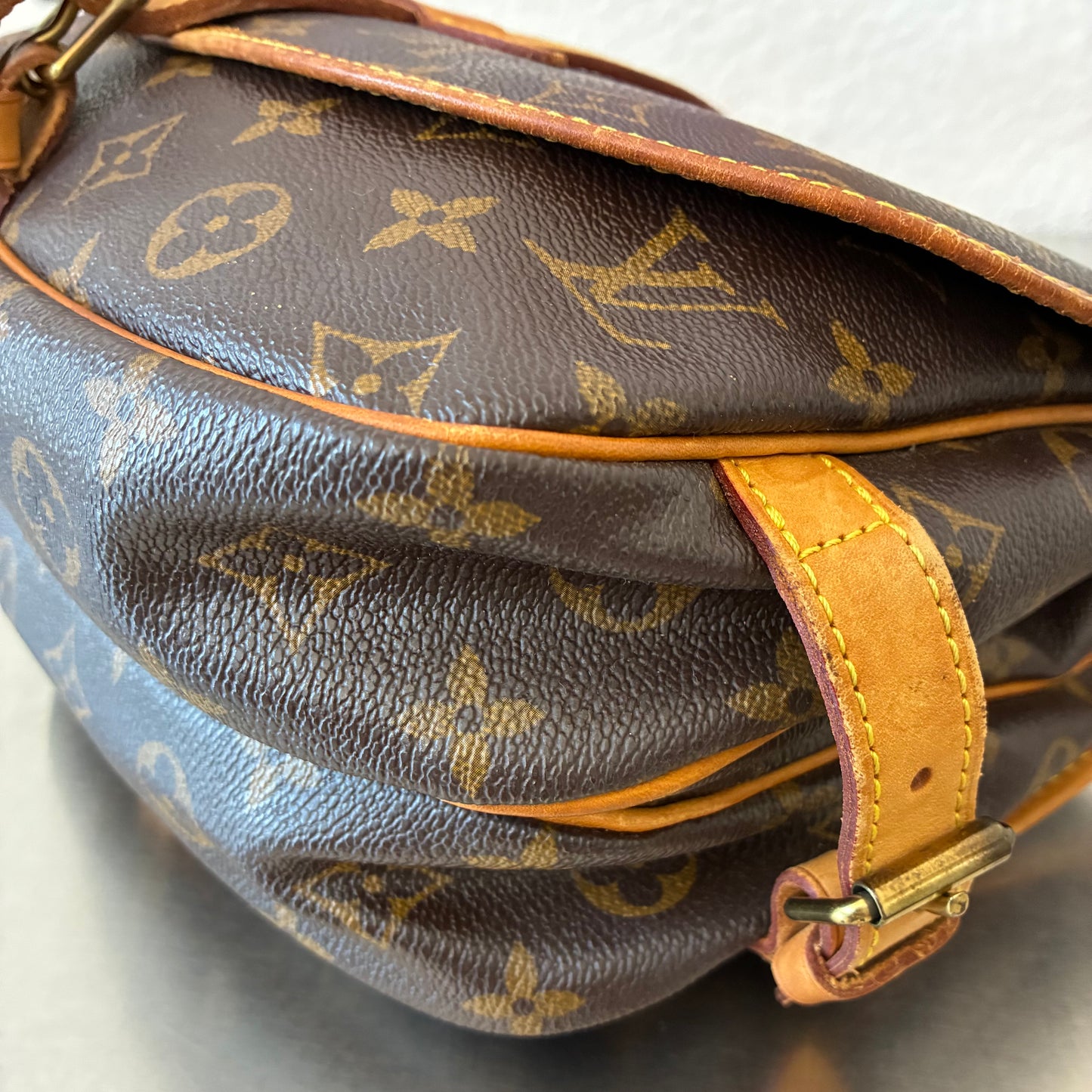 Louis Vuitton Saumur 30