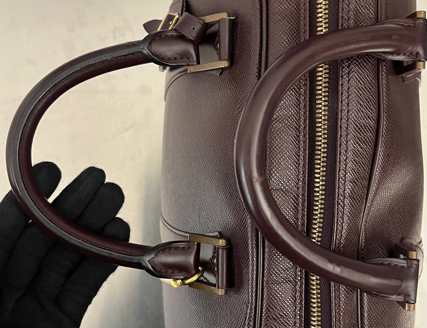 Louis Vuitton Helanga Taiga