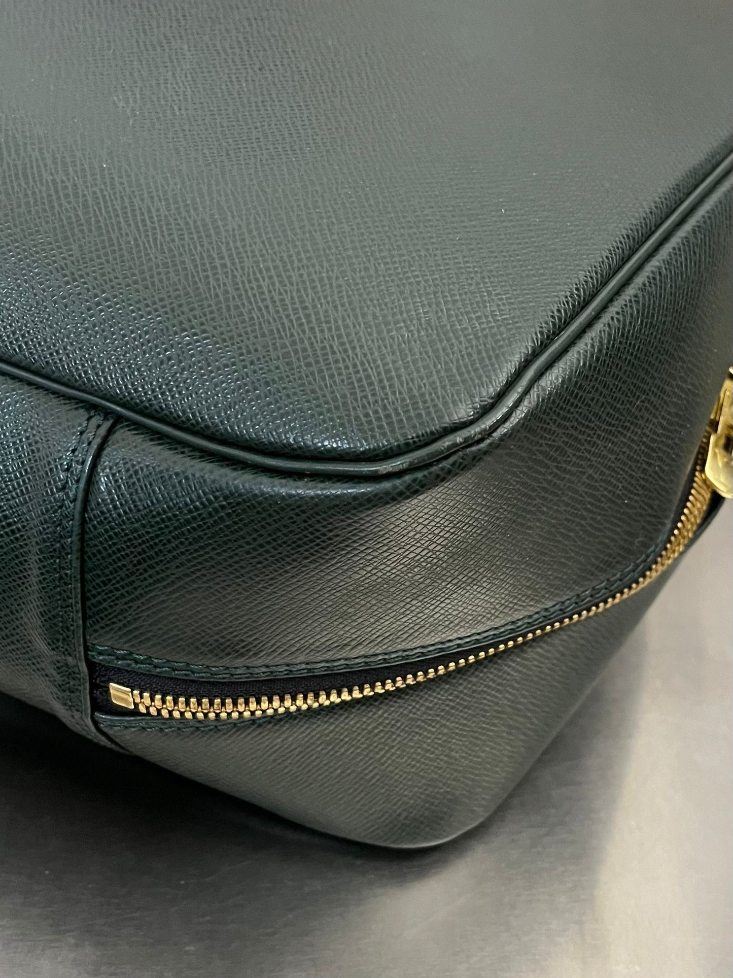 Louis Vuitton Helanga Taiga