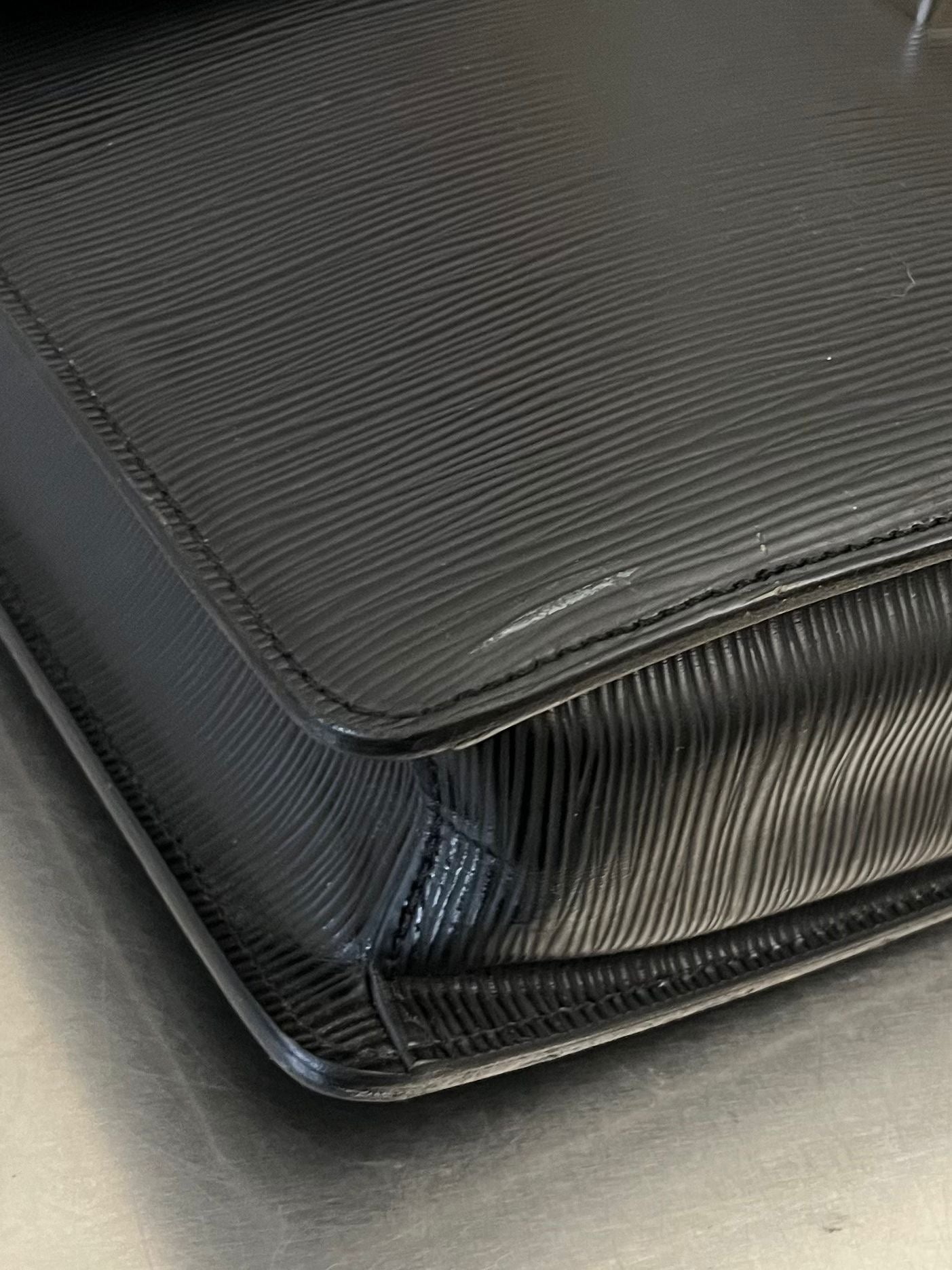 Louis Vuitton Robusto Epi