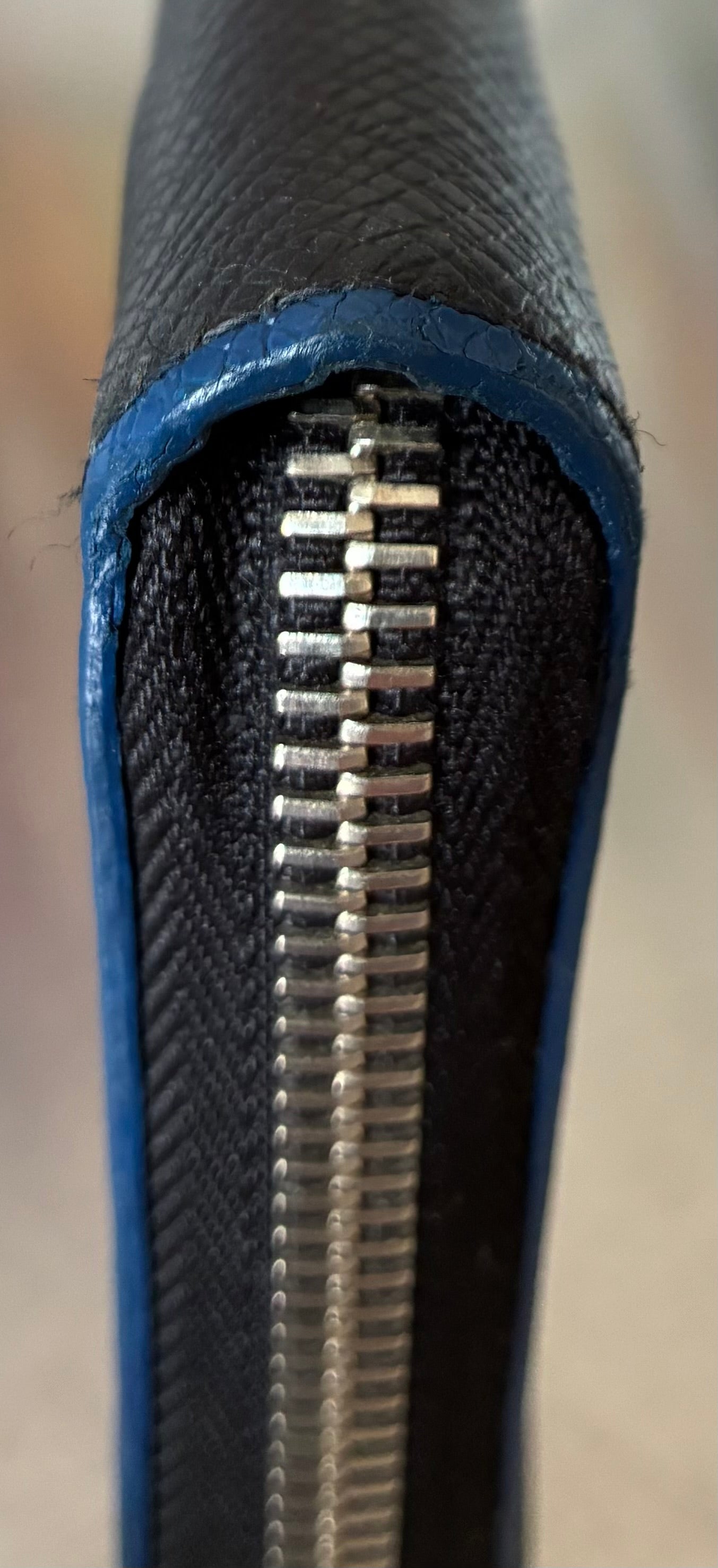 Louis Vuitton Zippy Vertical Taiga