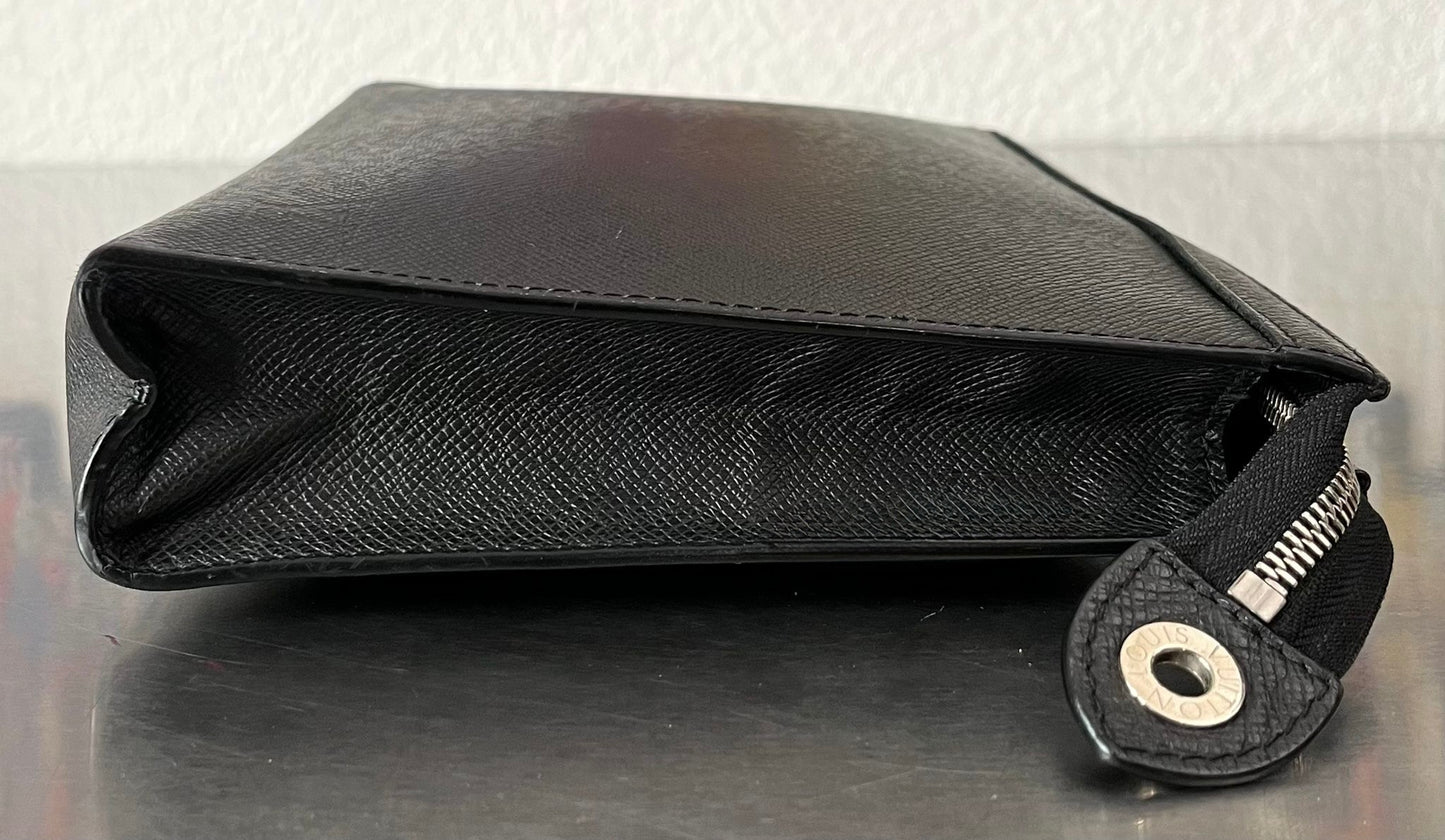 Louis Vuitton Pochette Voyage MM Taiga