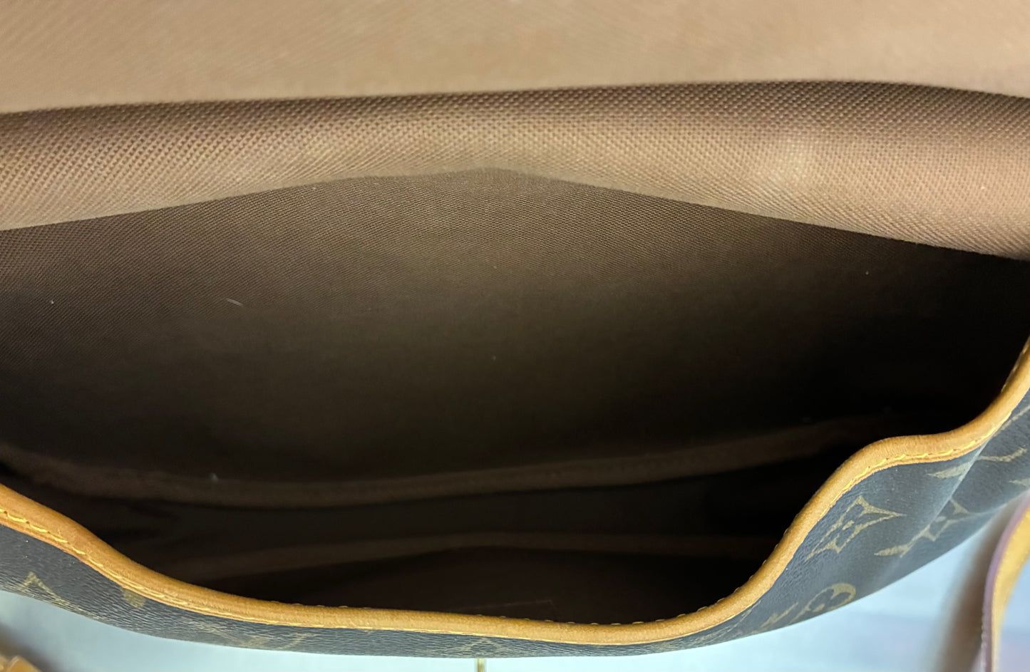 Louis Vuitton Saumur 30