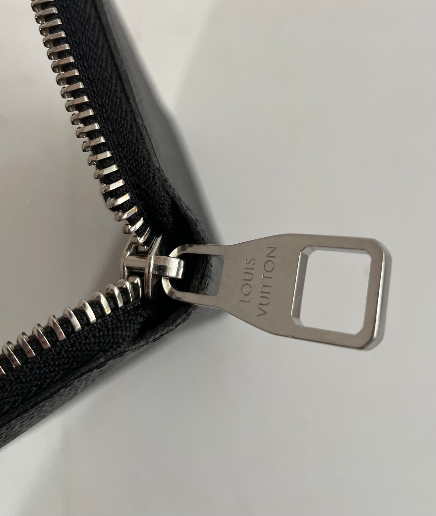 Louis Vuitton Zippy Vertical Geldbörse