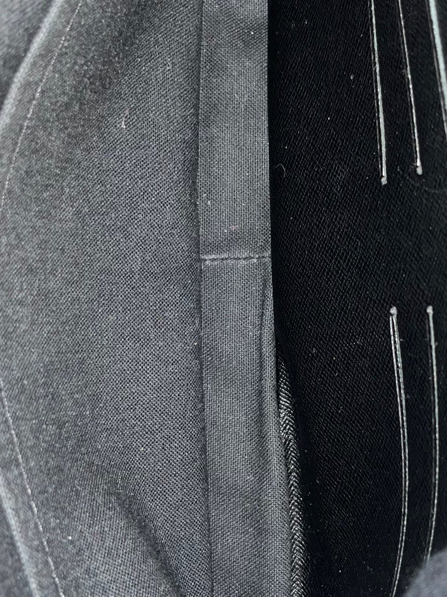 Louis Vuitton Pavel Taiga Leder