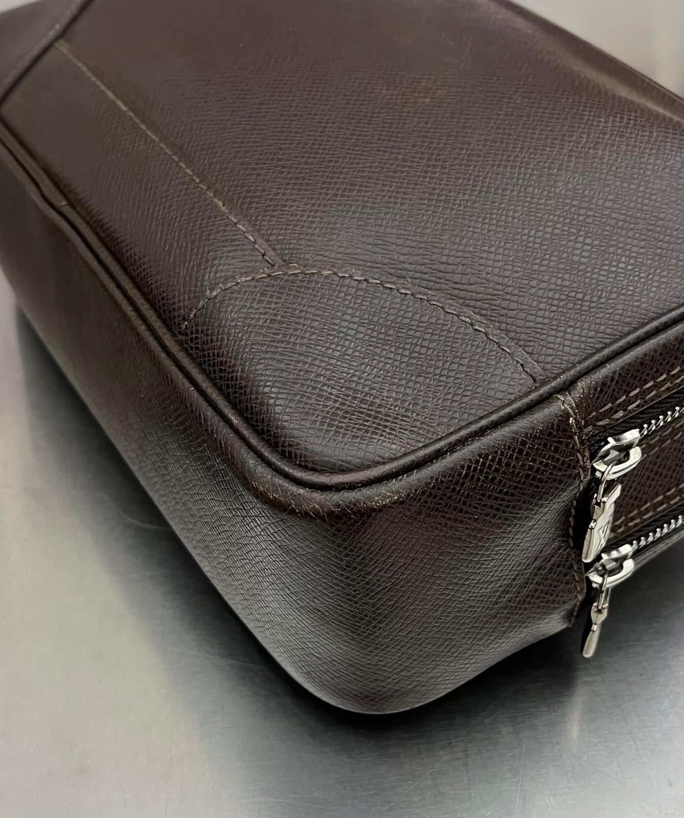 Louis Vuitton Pavel Taiga Leder (Braun)