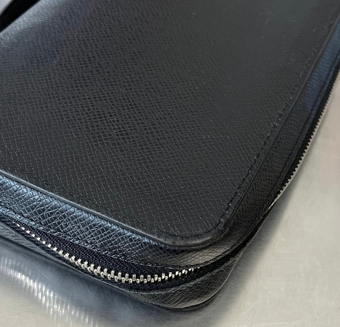 Louis Vuitton Zippy XL Taiga