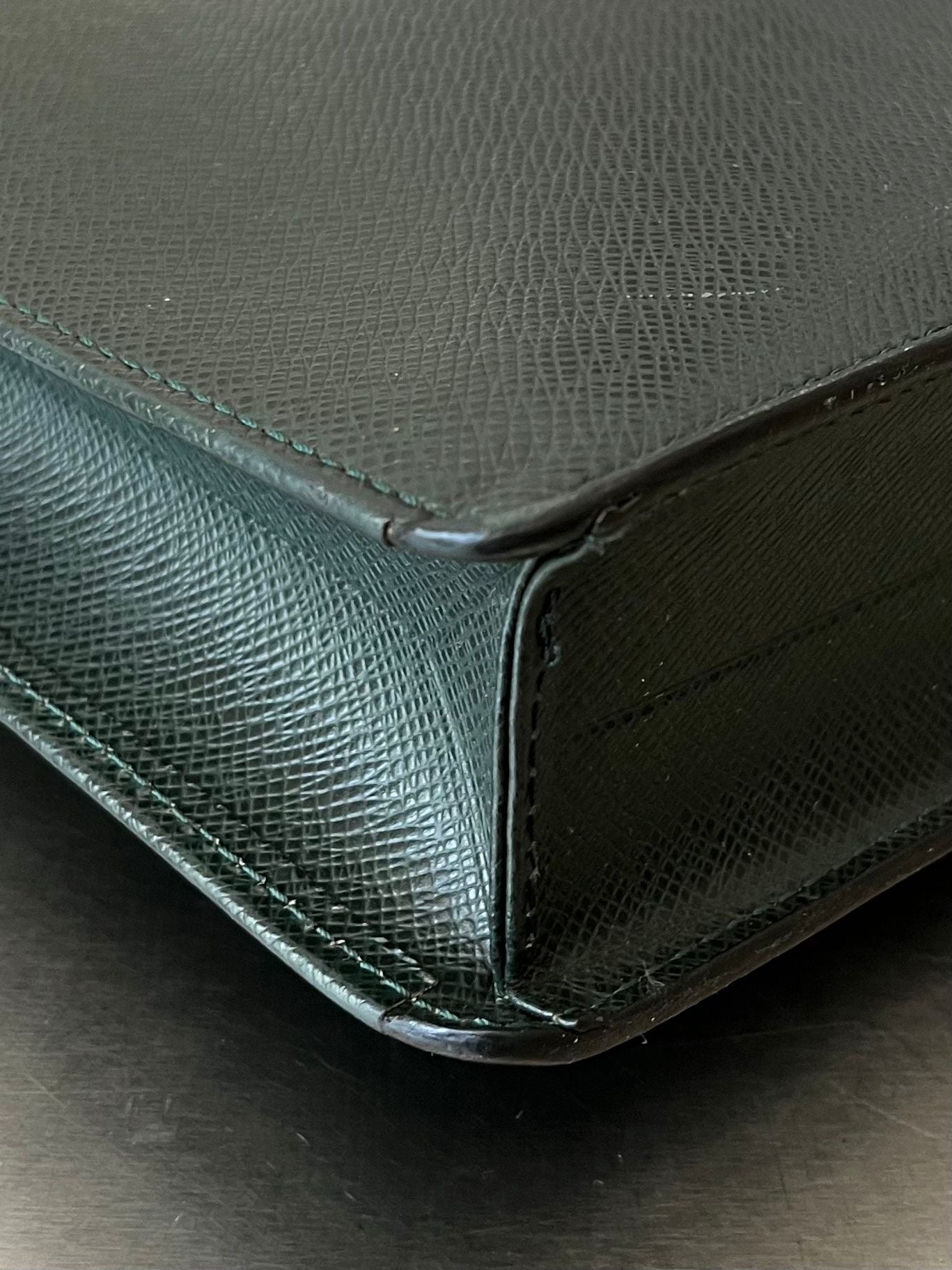 Louis Vuitton Serviette Kourad