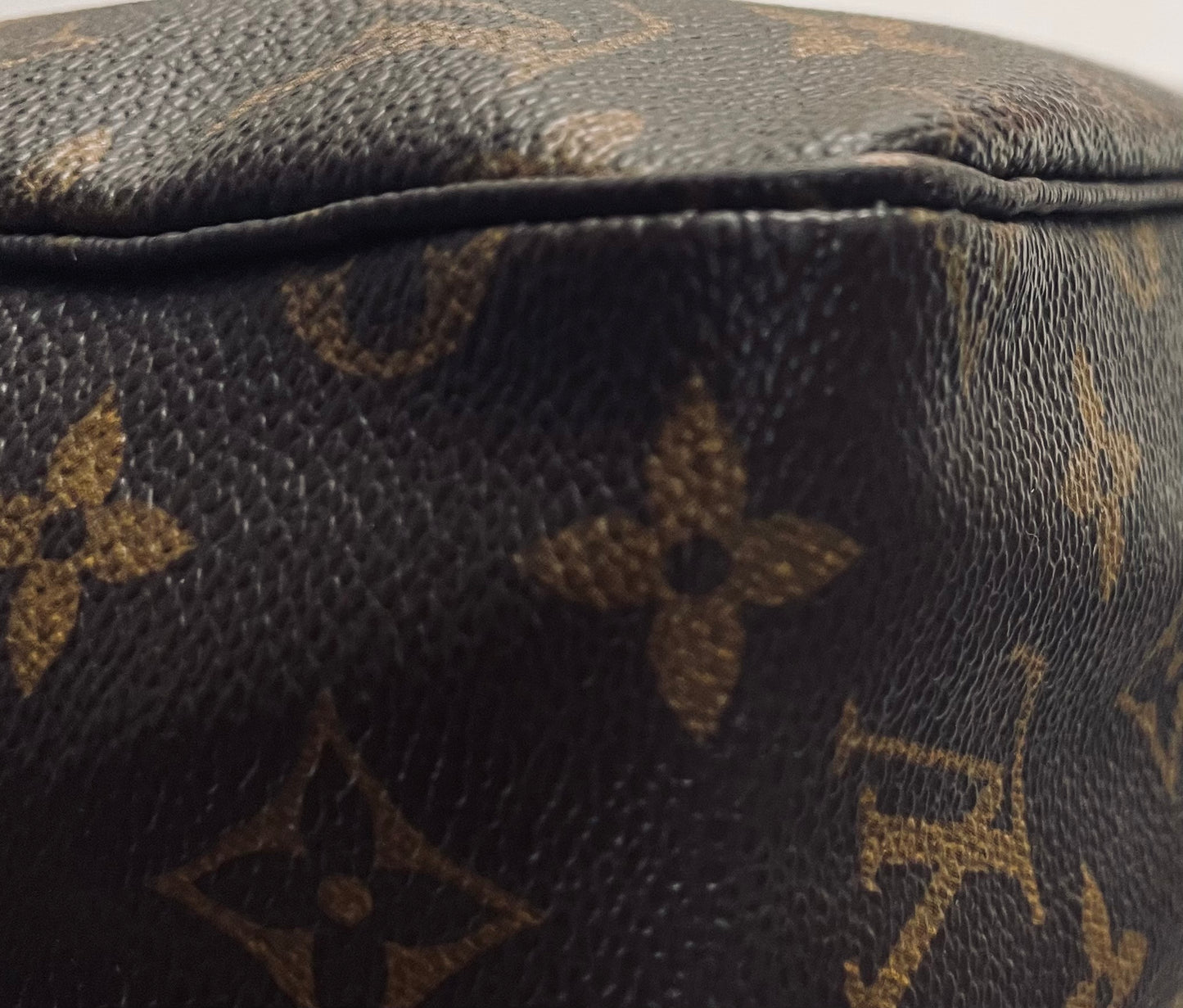 Louis Vuitton Trousse Toilette 28