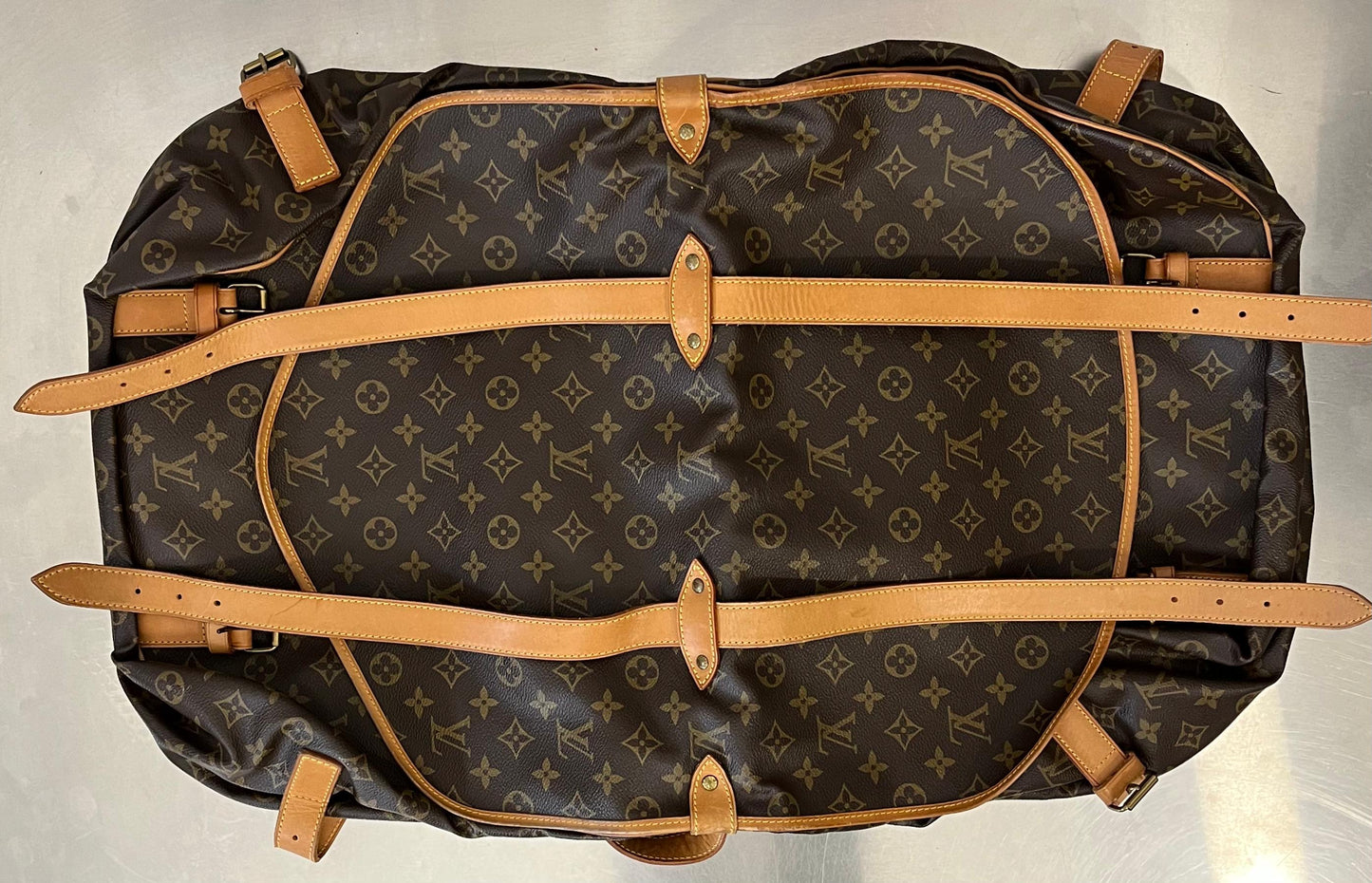 Louis Vuitton Saumur 43