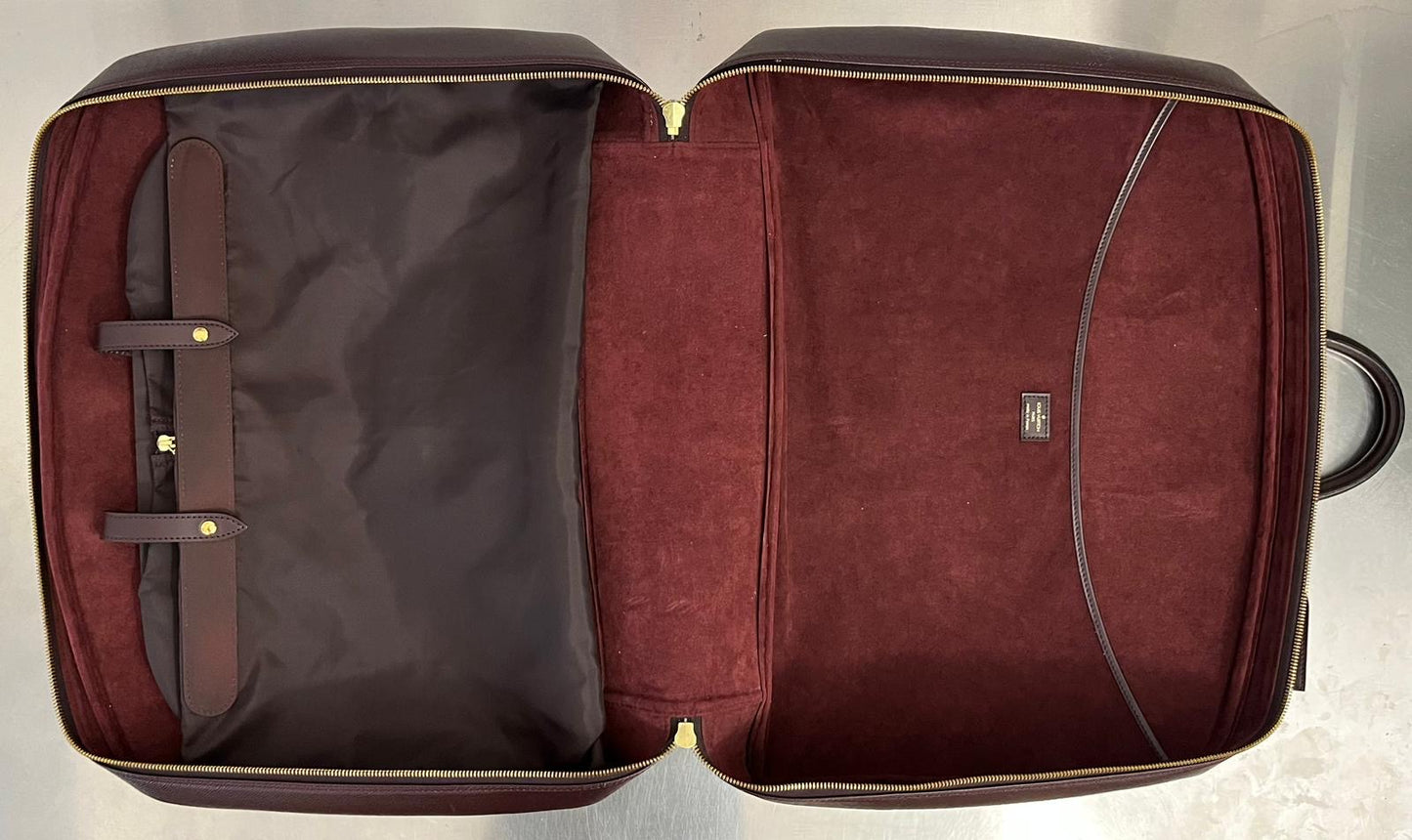 Louis Vuitton Helanga Taiga