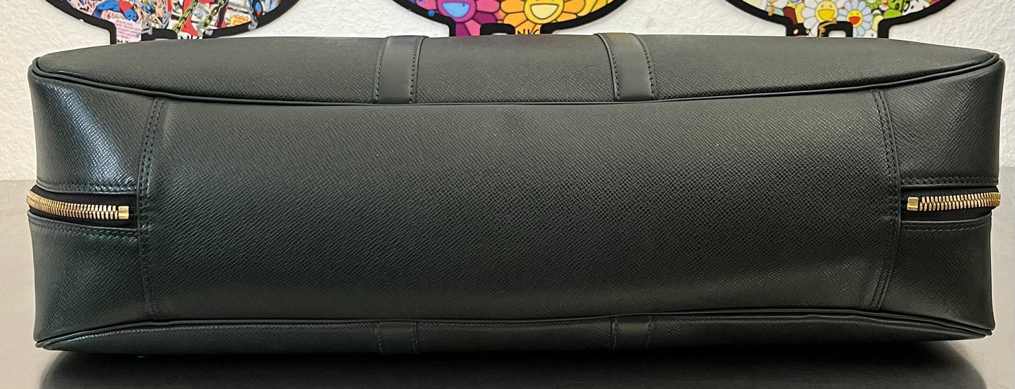 Louis Vuitton Helanga Taiga