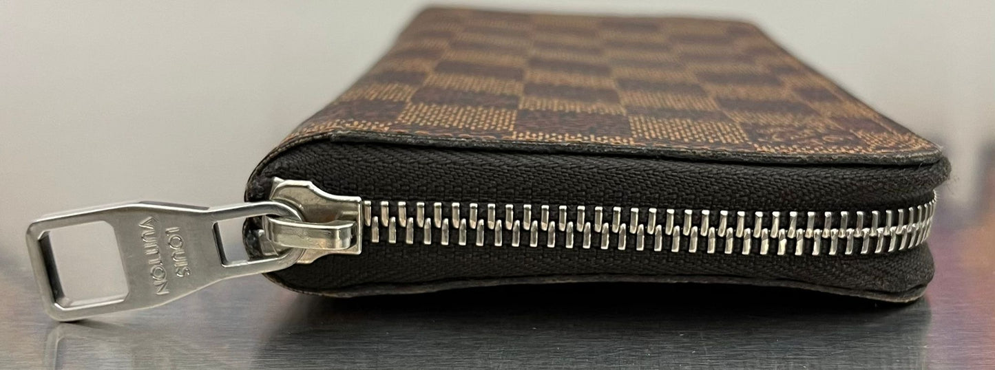 Louis Vuitton Zippy Vertical Damier
